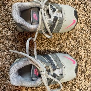 Pink Nike girl shoes, worn but still good condition, will clean before shipping